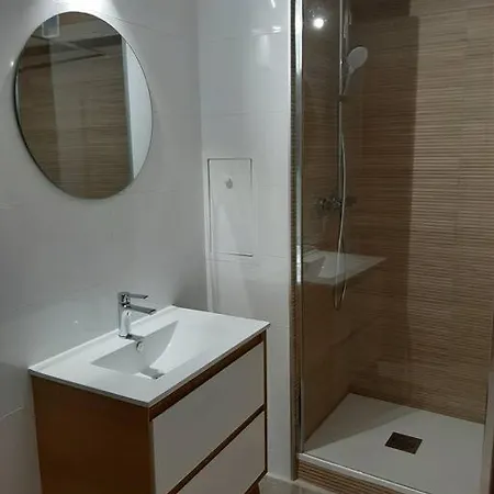 Location Vue Du Samedi Au Samedi, Clim, Parking, Piscine, كولِيورْ